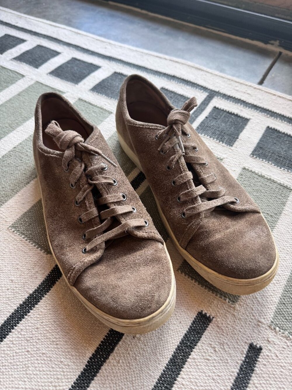 Vince Suede Shoes Men's Size 11 Color Beige Good Condition